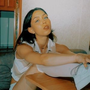 Meet your Posher, Caitlin